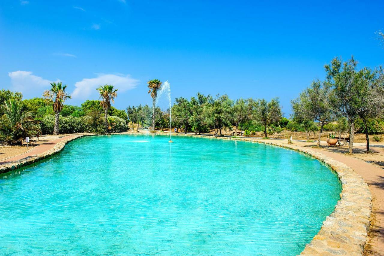 Luxury Pinada Beach لا ماتا المظهر الخارجي الصورة